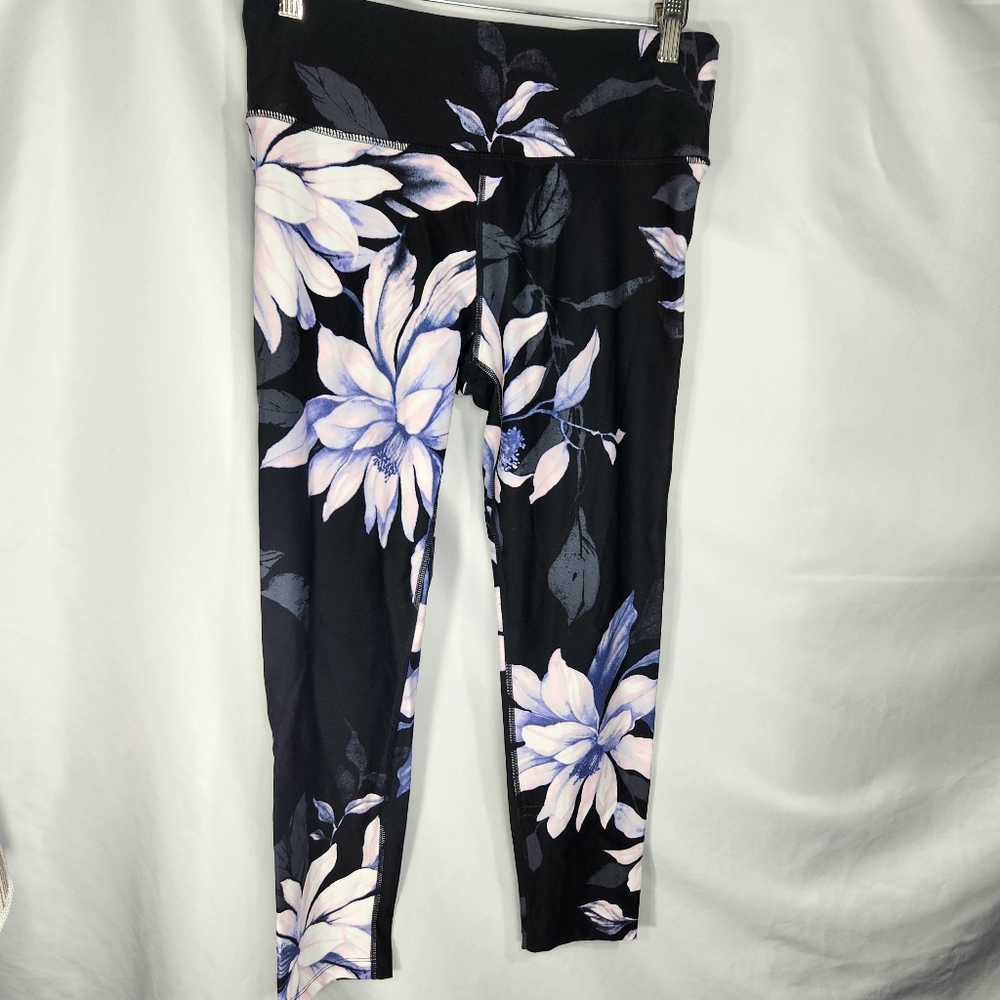 Calvin Klein Performance Wick Black Floral Print Capri Athletic Leggings Medium